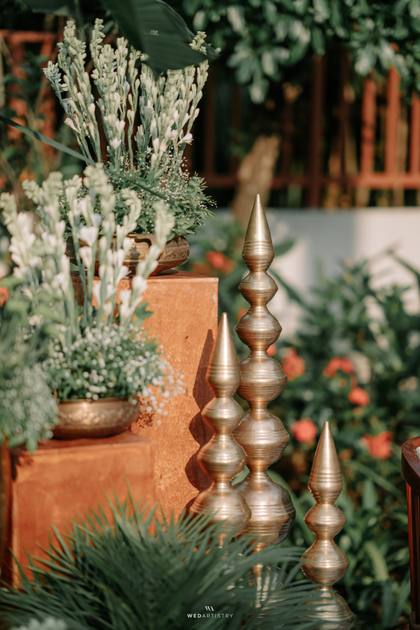 Floral detail and Photo-op — Pelikuthuru decor — Alila Diwa Goa